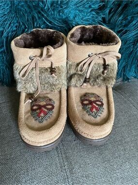 Cozy Tan Faux-Suede Moccasins with Fur Trim and Beaded Accent